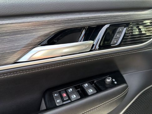 Used 2023 Jeep Wagoneer Series III w/ Flexible Seating Group image 13