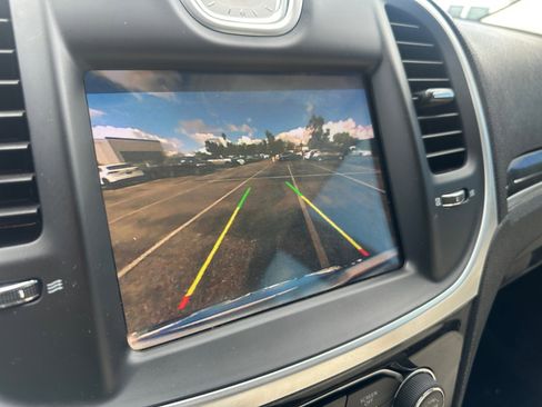 Used 2017 Chrysler 300 C image 21