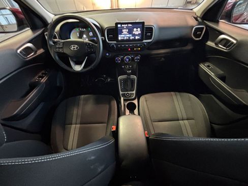Used 2025 Hyundai Venue SEL image 33