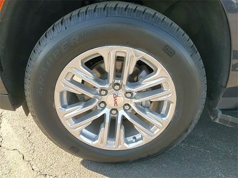 Used 2023 GMC Yukon SLT w/ SLT Premium Package image 11