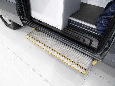 Used 2021 Mercedes-Benz Sprinter 2500 image 24