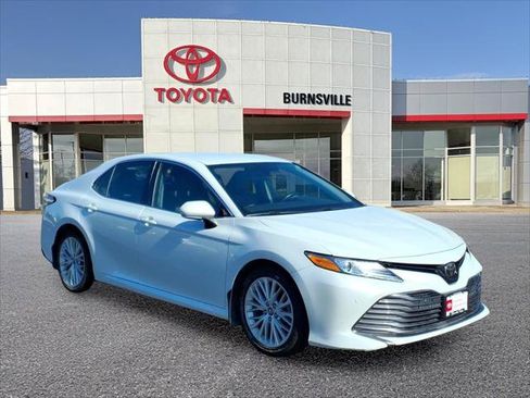 Certified 2018 Toyota Camry XLE FWD image 1