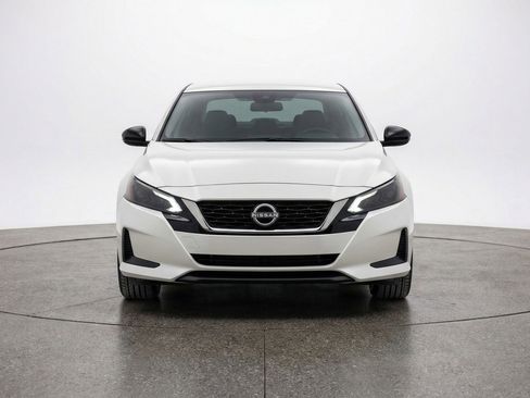 Used 2025 Nissan Altima 2.5 SV image 2