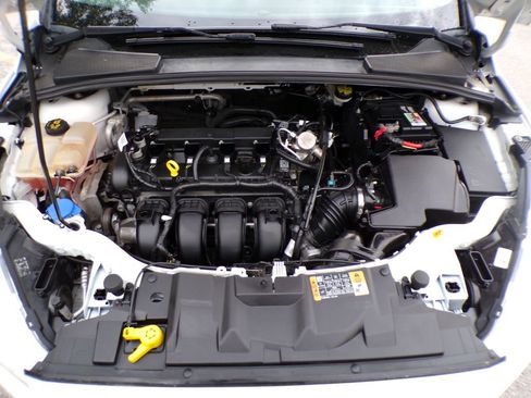 Used 2016 Ford Focus SE w/ SE Cold Weather Package FWD image 33