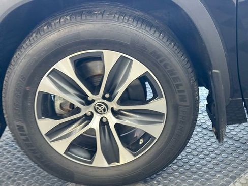 Used 2023 Toyota Highlander L image 14