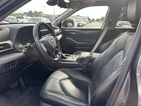 Used 2021 Toyota Highlander Platinum AWD/4WD image 10