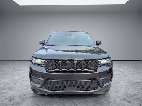 Used 2023 Jeep Grand Cherokee Altitude RWD image 2