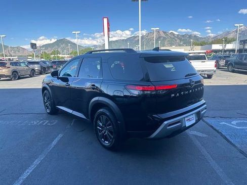 Used 2024 Nissan Pathfinder SV AWD/4WD image 8