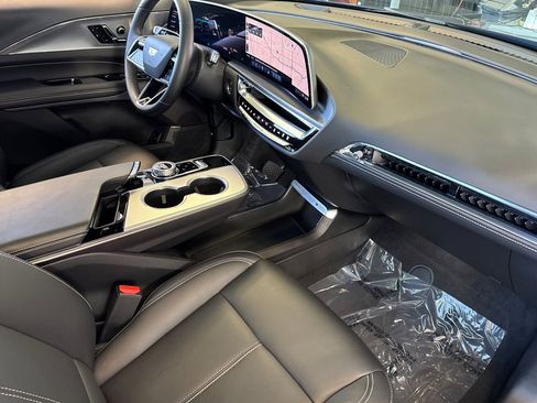 Certified 2024 Cadillac Lyriq Tech w/ Driver Assist Package AWD/4WD image 17
