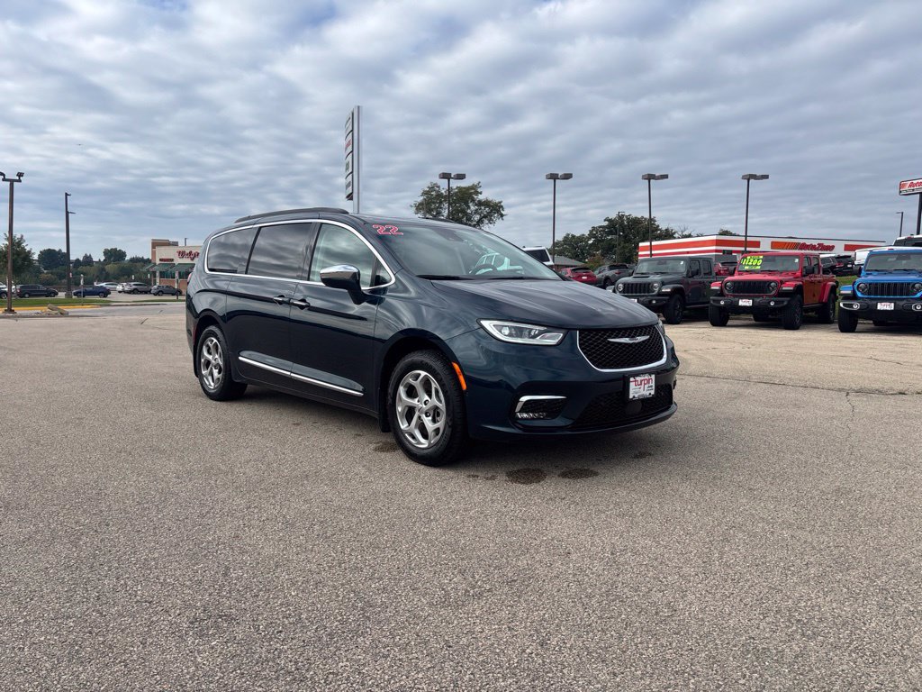 Used 2022 Chrysler Pacifica Limited AWD/4WD image 7