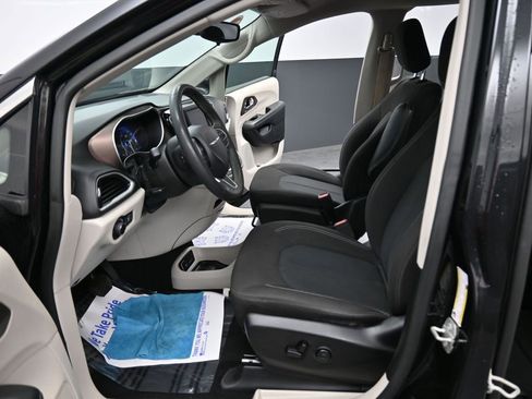 Used 2023 Chrysler Voyager LX FWD image 30