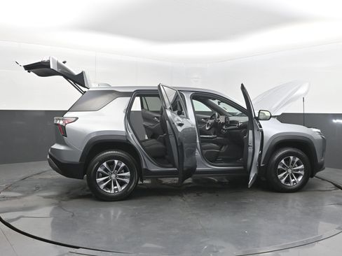 Used 2025 Chevrolet Equinox LT FWD image 47