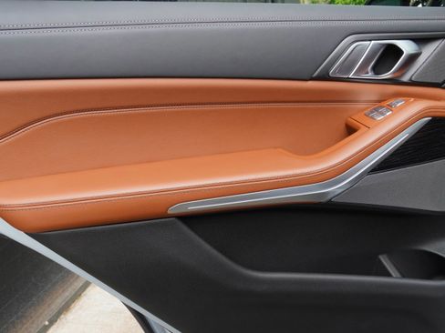 Used 2024 BMW X7 M60i w/ Executive Package image 33