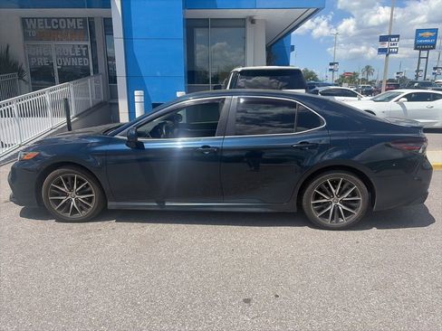 Used 2021 Toyota Camry SE image 9