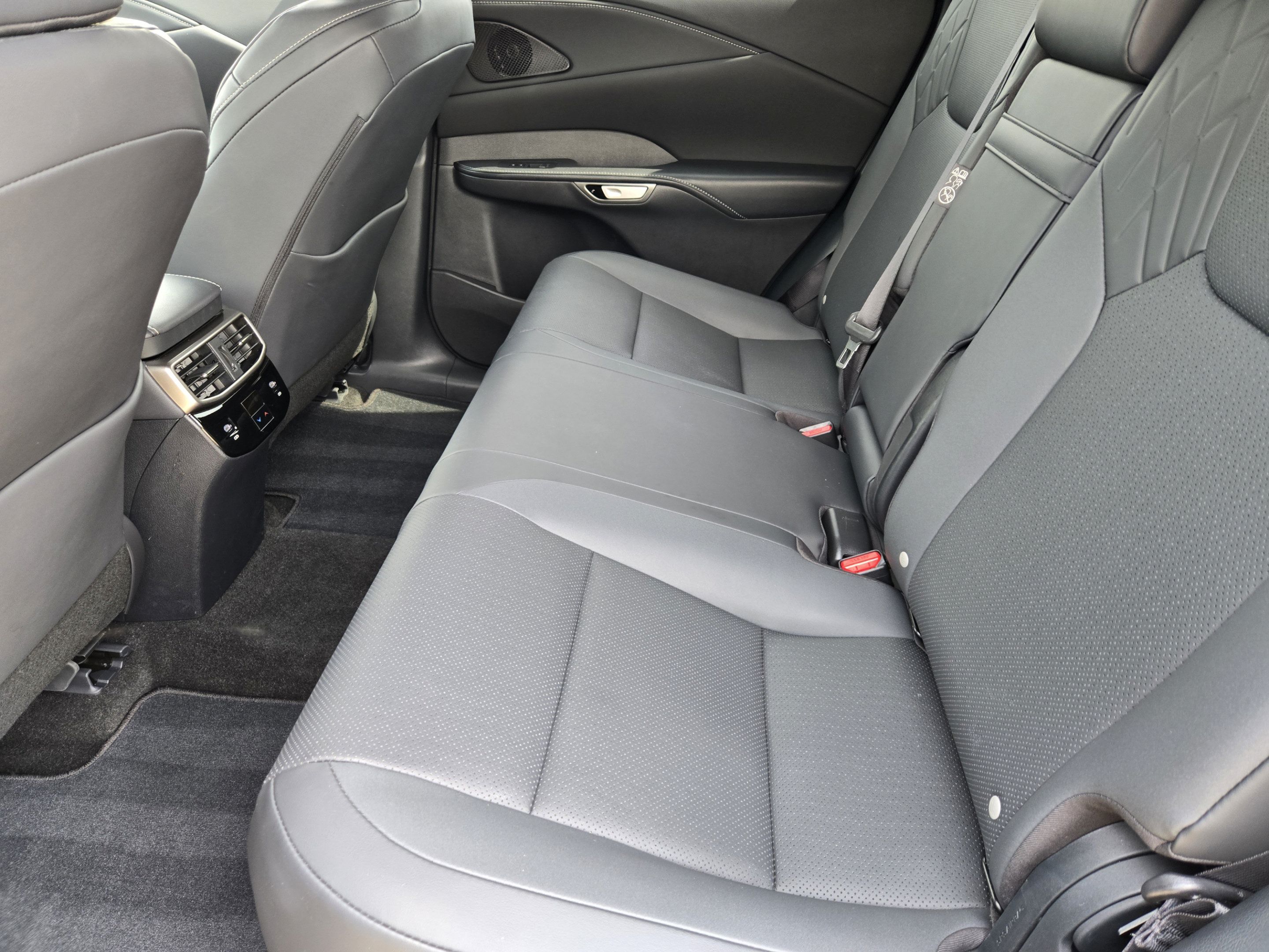 Used 2025 Lexus RX 350 Premium w/ Accessory Package (Z1) FWD image 28