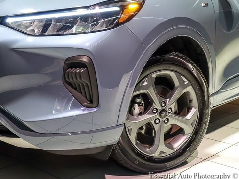 Used 2024 Ford Escape ST-Line w/ Tech Pack #1 AWD/4WD image 5