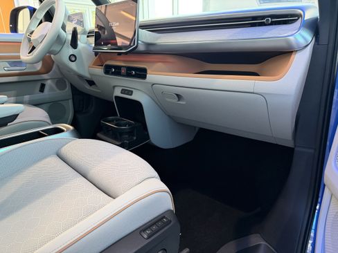 New 2025 Volkswagen ID. Buzz 1st Edition image 10