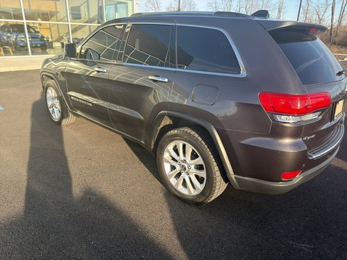 Used 2017 Jeep Grand Cherokee Limited image 6