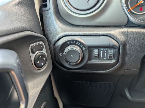 Used 2019 Jeep Wrangler Sport AWD/4WD image 23