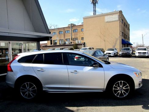Used 2015 Volvo V60 T5 Cross Country w/ Convenience Package image 11