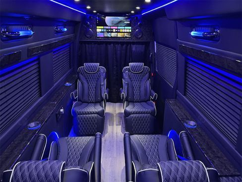 Used 2024 Mercedes-Benz Sprinter 3500 image 5