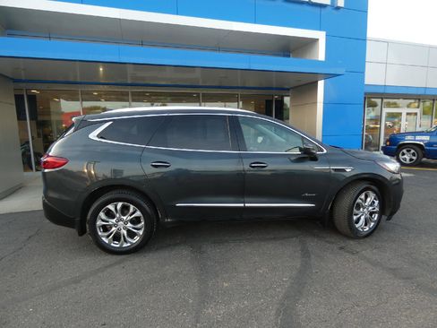 Used 2018 Buick Enclave Avenir w/ Avenir Technology Package image 2