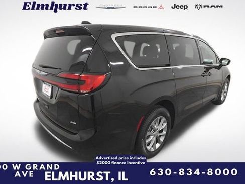 New 2026 Chrysler Pacifica Select image 6