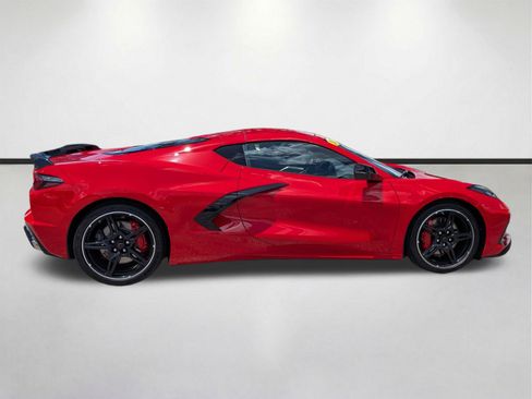 Used 2021 Chevrolet Corvette Stingray Preferred Cpe w/ Z51 Performance Package RWD image 3