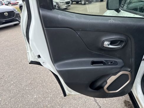 Used 2016 Jeep Renegade Limited image 18