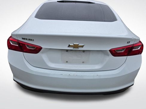 Used 2017 Chevrolet Malibu LT FWD image 5
