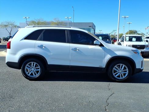 Used 2015 Kia Sorento LX image 6