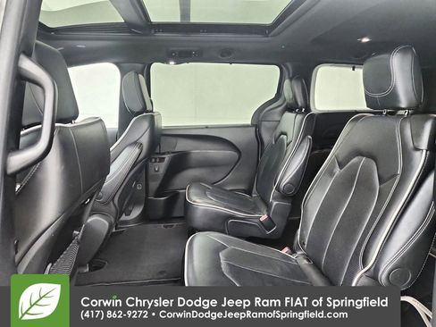 Used 2025 Chrysler Pacifica Limited FWD image 32