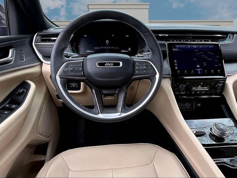 Certified 2023 Jeep Grand Cherokee Limited image 5