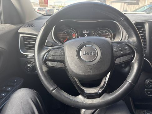 Used 2021 Jeep Cherokee Latitude Plus AWD/4WD image 11