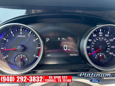 Used 2024 Kia Carnival EX FWD image 16