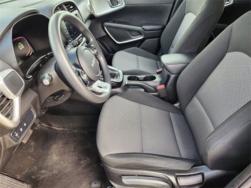 Used 2023 Kia Soul LX image 14