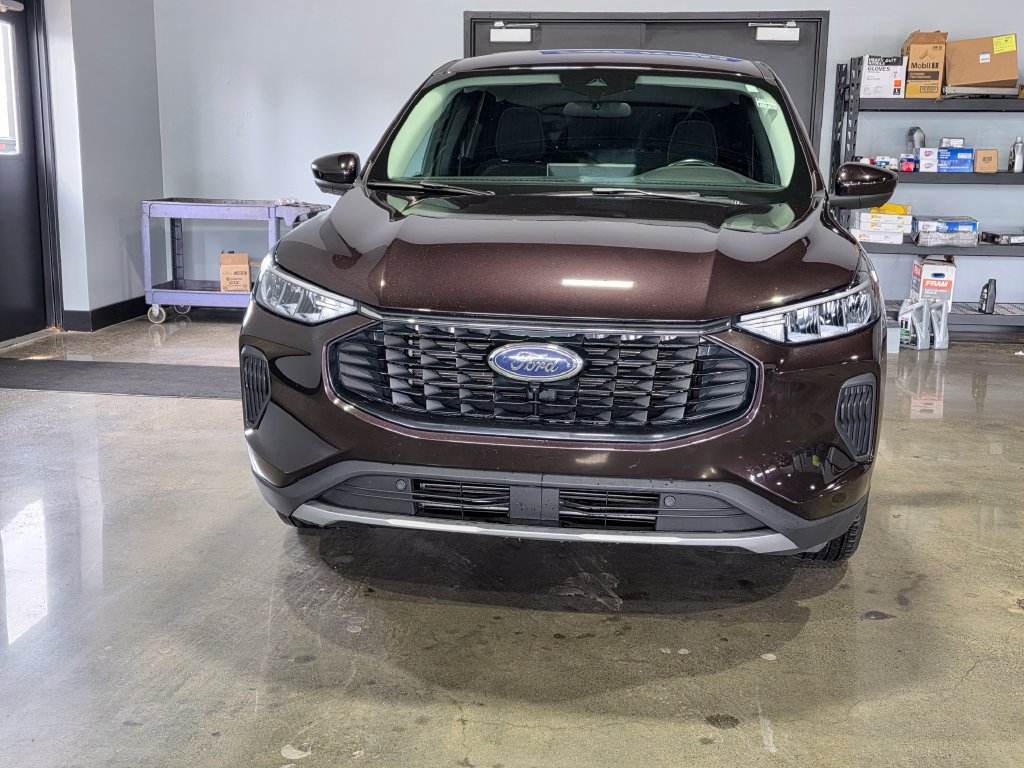 Used 2023 Ford Escape Active w/ Tech Pack #2 AWD/4WD image 2