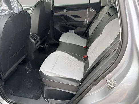 New 2026 Volkswagen Tiguan SE image 8