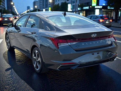 Used 2021 Hyundai Elantra SEL w/ Convenience + Premium Package image 6