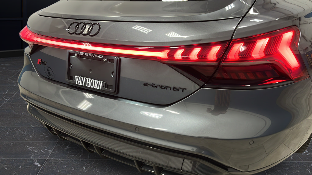 Used 2023 Audi RS e-tron GT w/ Carbon Performance Package AWD/4WD image 39