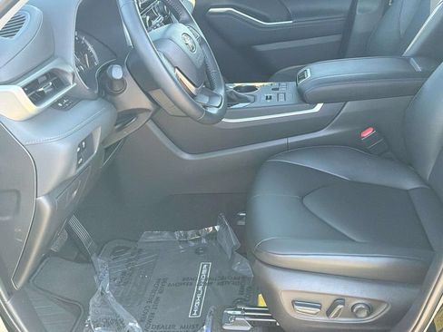 Certified 2026 Toyota Highlander XLE AWD/4WD image 26