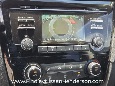 Used 2017 Nissan Rogue S AWD/4WD image 28