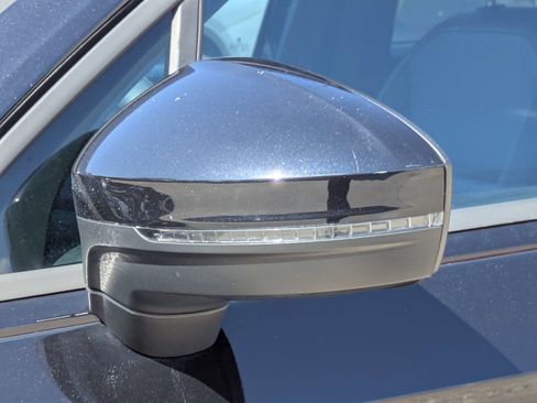 Used 2023 Volkswagen Tiguan SE R-Line FWD image 34