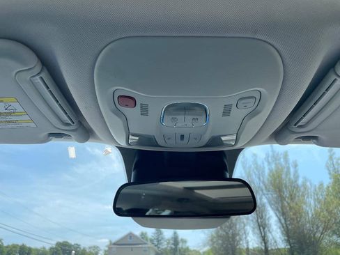 Used 2018 Jeep Renegade Altitude w/ UConnect 8.4 Nav Group AWD/4WD image 21