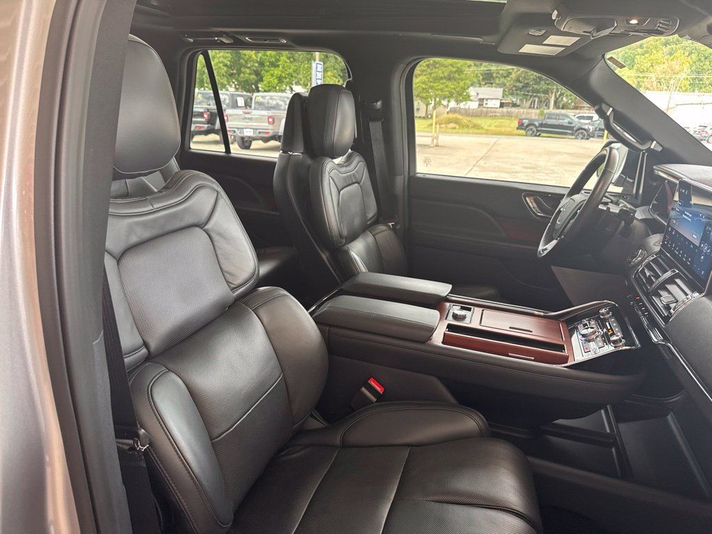 Used 2024 Lincoln Navigator Reserve AWD/4WD image 23