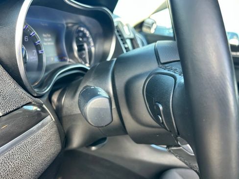 Used 2021 Chrysler 300 Touring w/ Sport Appearance Package RWD image 34