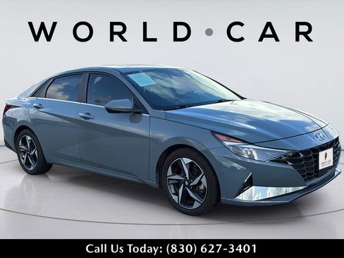 Used 2022 Hyundai Elantra SEL w/ Convenience + Premium Package FWD image 2
