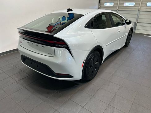 Used 2026 Toyota Prius LE FWD image 3