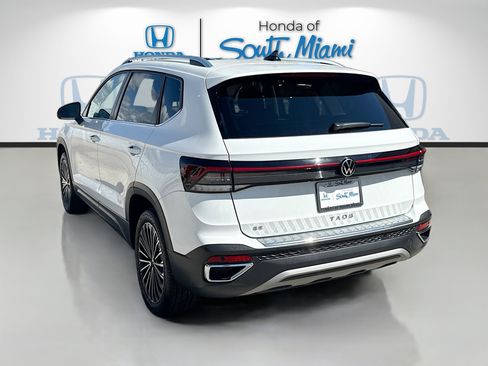 Used 2025 Volkswagen Taos SE image 5