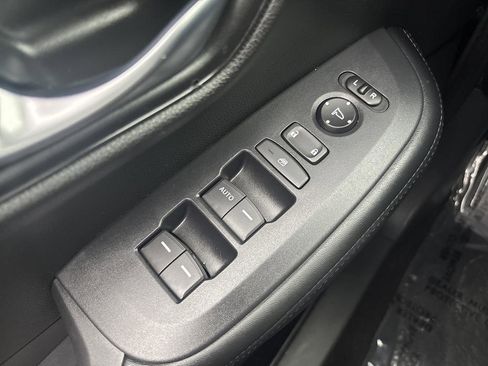 Certified 2025 Honda HR-V LX image 23